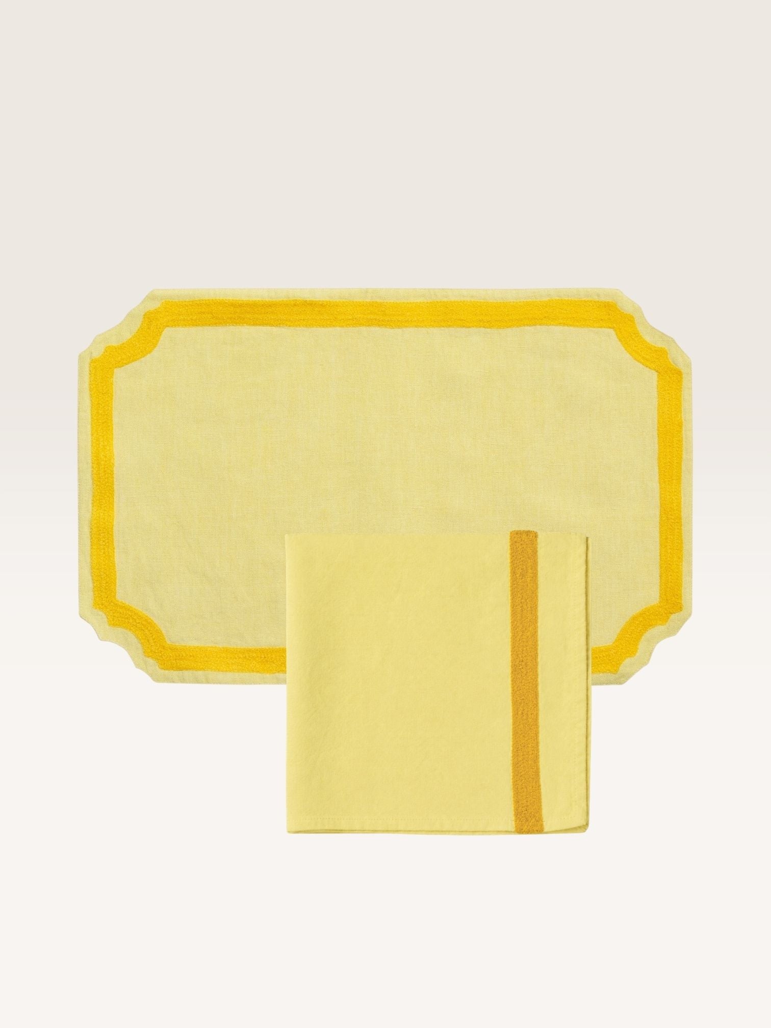couleur-jaune-clair-brode-jaune