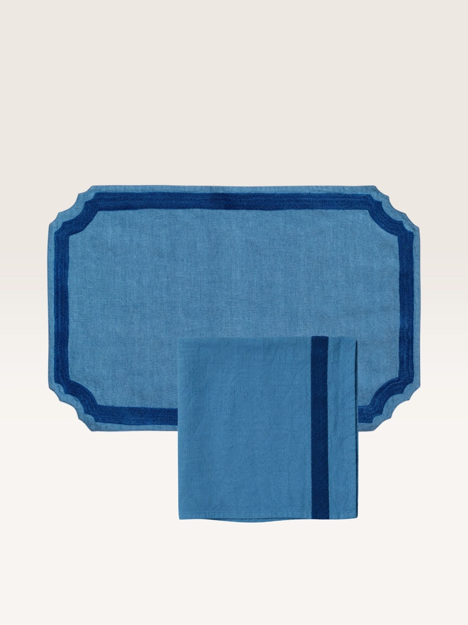 couleur-bleu-clair-brode-bleu
