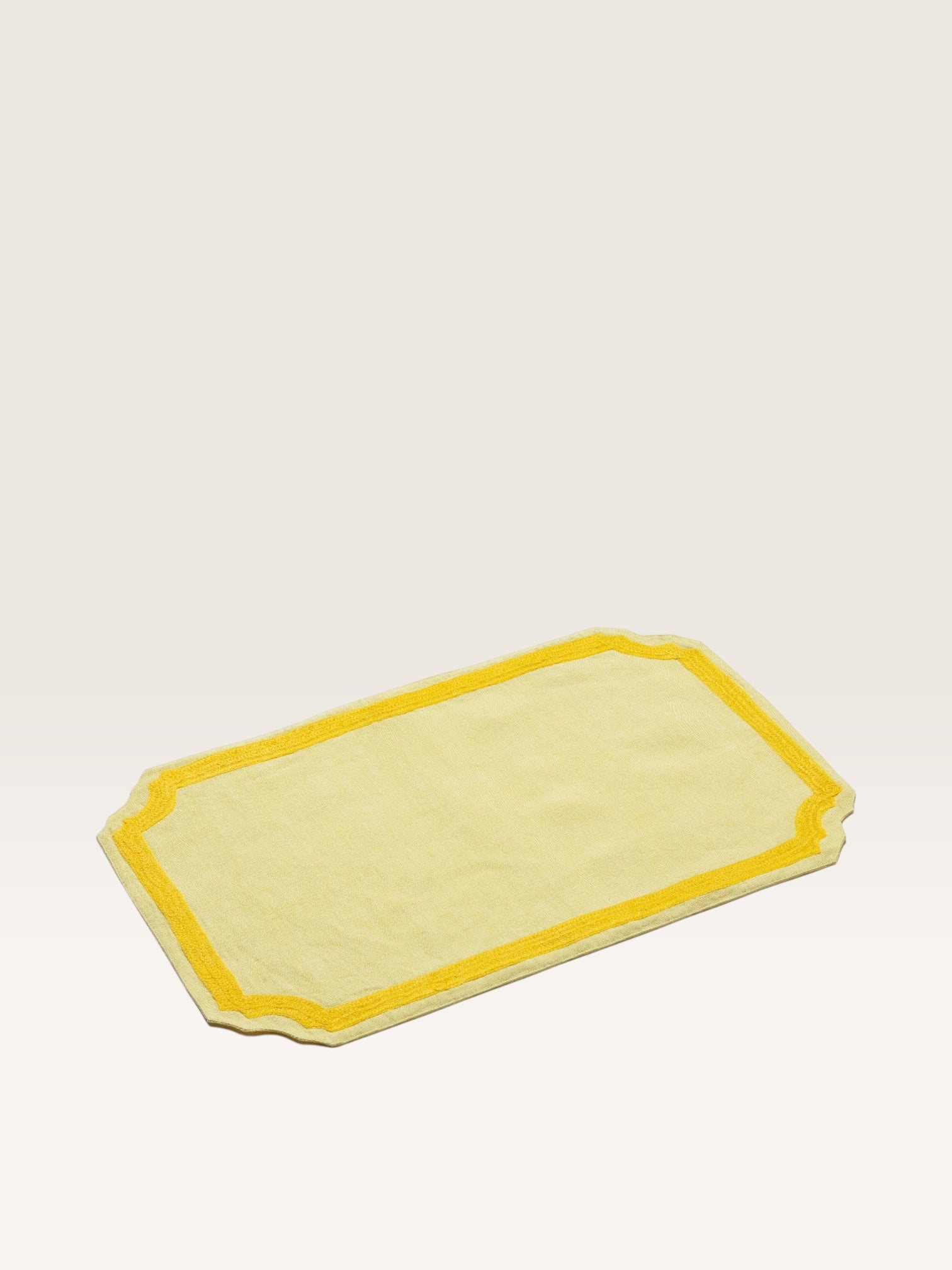 couleur-jaune-clair-brode-jaune