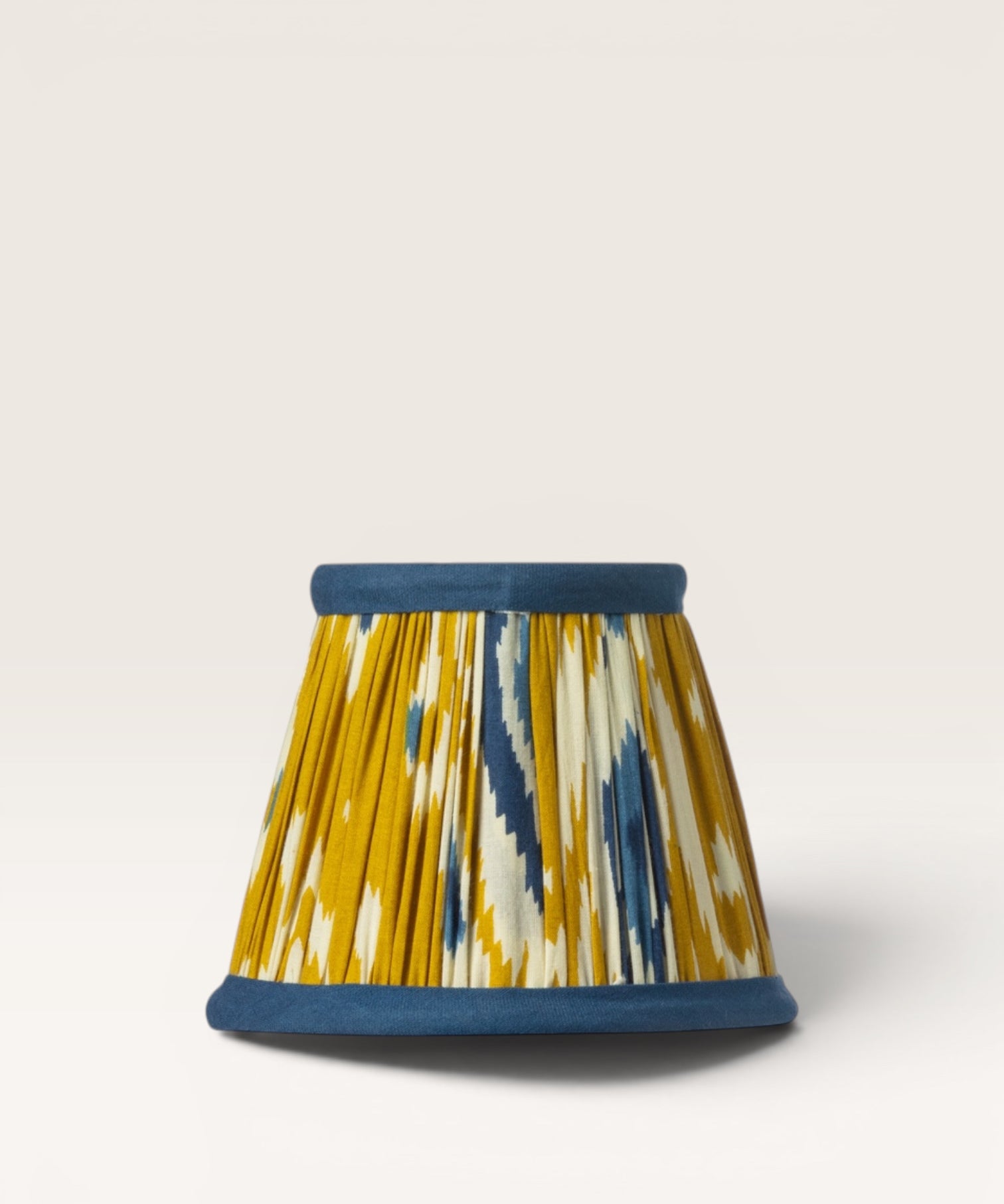 couleur-moutarde-et-bleu