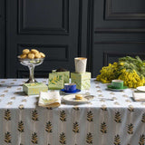 couleur-fine-jaune-fond-bleu