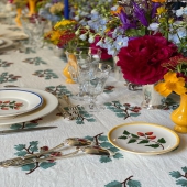 Dinner is served ✨

#casalopez #homedecor #table #napkins #plates #dinner #strawberry #interiordesign #inspo #home #flowers #set
