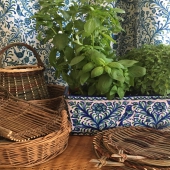 Spring gardening 🌿

#tissu #casalopez #paris #decorationinterieur #decor #inspo #home #interiordecor #interiordesign #discover #flower #summer #tissu #sunny #sun #outside #pool