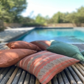 Waiting for the sun ☀️ 

#tissu #casalopez #paris #decorationinterieur #decor #inspo #home #interiordecor #interiordesign #discover #flower #summer #tissu #sunny #sun #outside #pool"