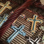 Small ceramic crosses 🍀

#tissu #casalopez #paris #decorationinterieur #decor #inspo #home #interiordecor #interiordesign #discover #flower #summer #tissu #sunny #sun #outside #tapis #salon