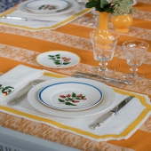 New ! Fraises 🍓 plates @casa__lopez #ottoman stripes tablecloth